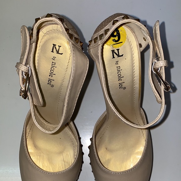 Nicole Lee Heels 🔥 - Picture 4 of 9